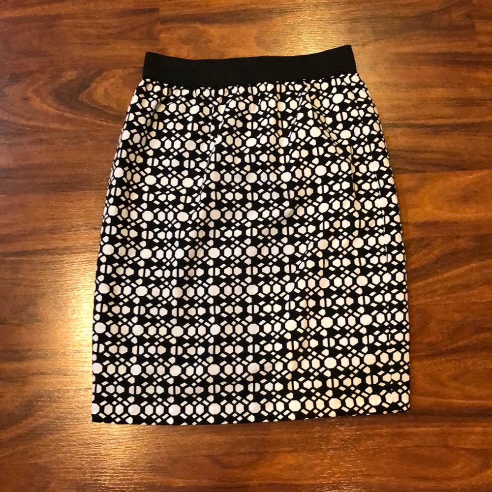 Black and white patterned skirt size small